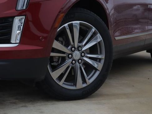 Used 2020 Cadillac XT5 Premium Luxury image 2