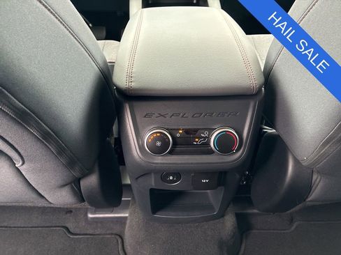 Used 2025 Ford Explorer Active AWD/4WD image 14
