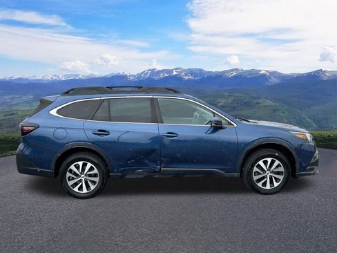 Used 2020 Subaru Outback Premium image 7