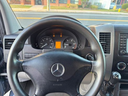 Used 2018 Mercedes-Benz Sprinter 2500 image 14