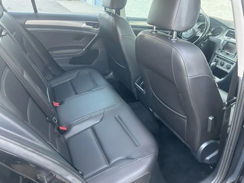 Used 2015 Volkswagen Golf TDI SE image 17
