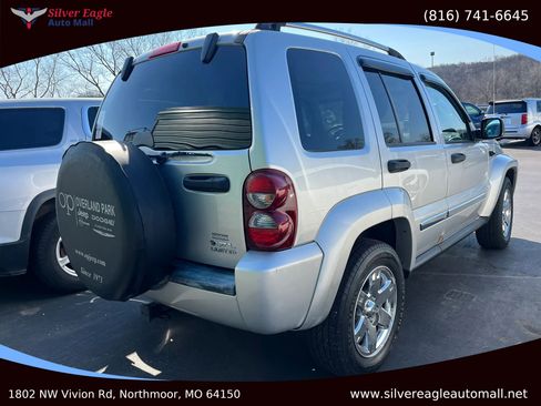 Used 2005 Jeep Liberty Limited image 3