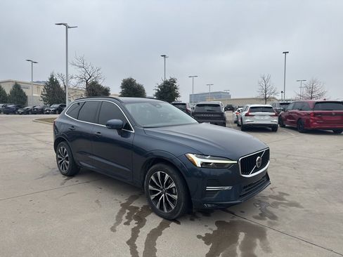 Used 2023 Volvo XC60 B5 Core image 3