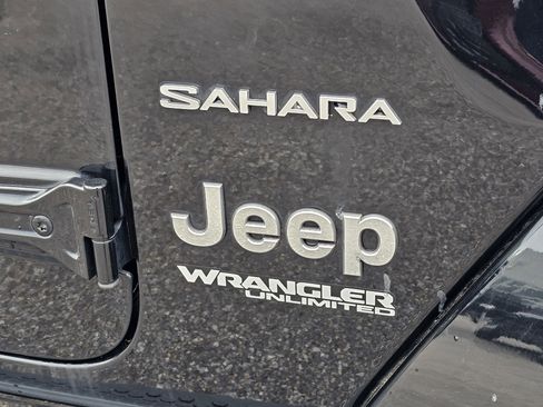 Used 2020 Jeep Wrangler Unlimited Sahara image 5
