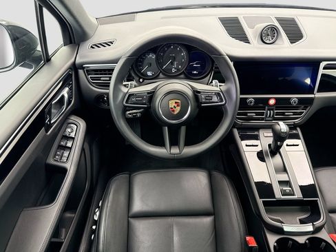 Certified 2025 Porsche Macan AWD/4WD image 12