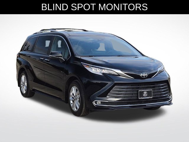Used 2026 Toyota Sienna Limited AWD/4WD image 3