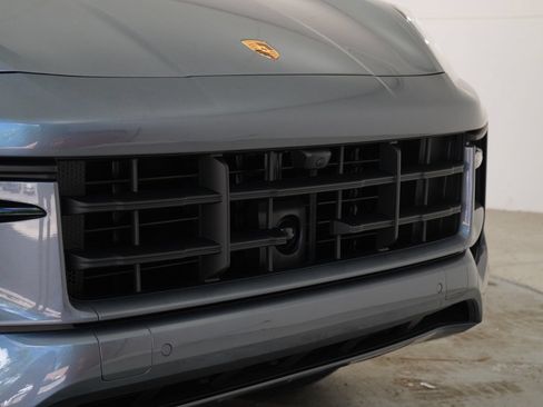 Used 2026 Porsche Cayenne GTS AWD/4WD image 6