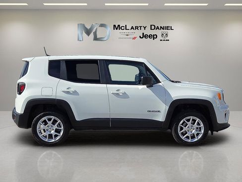 Used 2023 Jeep Renegade Latitude image 6