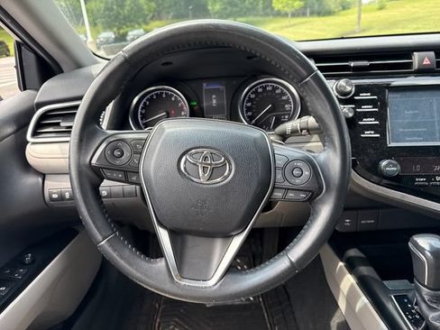 Used 2018 Toyota Camry SE w/ Moonroof Package FWD image 20
