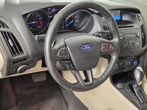 Used 2016 Ford Focus SE w/ SE Sport Package FWD image 18