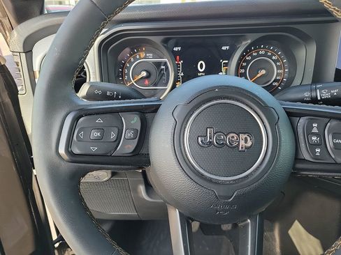 Used 2024 Jeep Gladiator Sport image 18