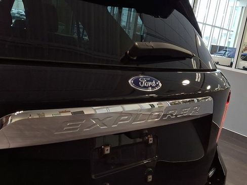 Used 2020 Ford Explorer XLT w/ Comfort Package image 28