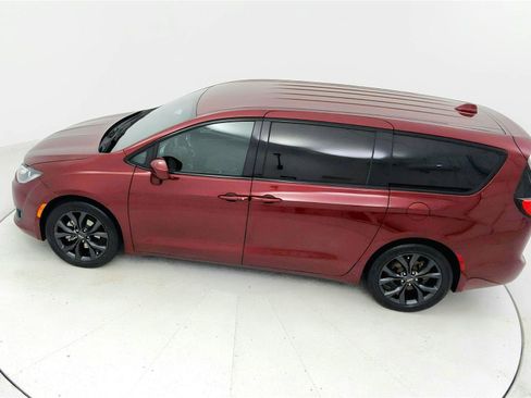 Used 2018 Chrysler Pacifica Touring Plus w/ S Appearance Package FWD image 14