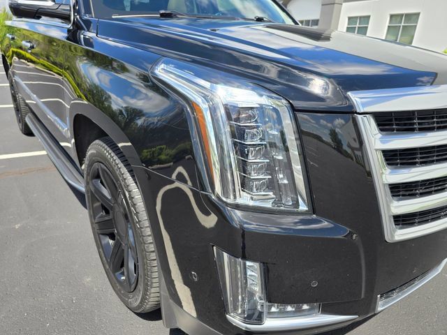 Used 2018 Cadillac Escalade ESV Premium Luxury AWD/4WD image 16