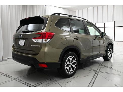 Used 2023 Subaru Forester Premium AWD/4WD image 7