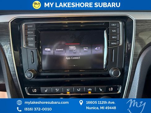 Used 2017 Volkswagen Passat 1.8T SE FWD image 20