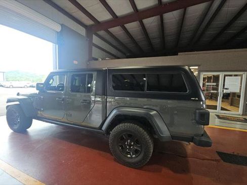 Used 2023 Jeep Gladiator Sport AWD/4WD image 6
