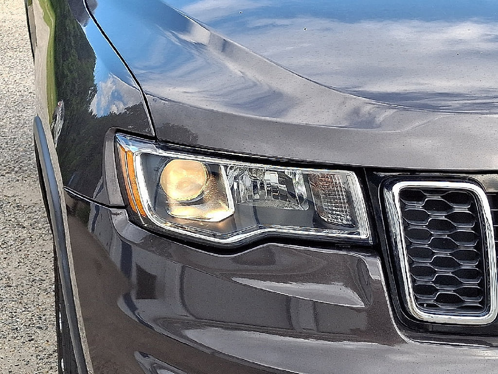 Used 2021 Jeep Grand Cherokee Laredo AWD/4WD image 9