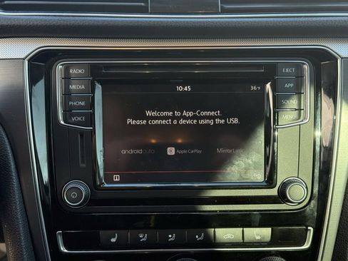 Used 2018 Volkswagen Passat 2.0T R-Line image 18