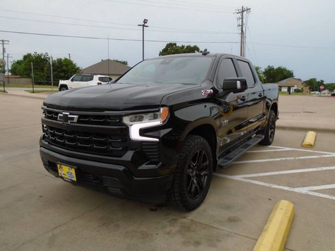 Used 2022 Chevrolet Silverado 1500 RST AWD/4WD image 3