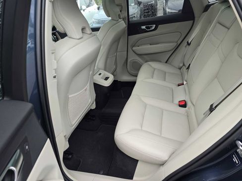 Used 2022 Volvo XC60 B5 Momentum w/ Climate Package image 18