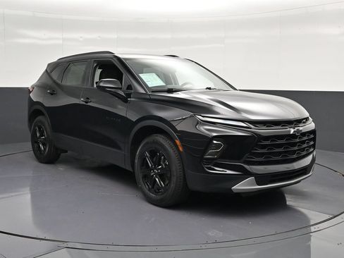 Used 2024 Chevrolet Blazer LT w/ Midnight/Sport Edition FWD image 5