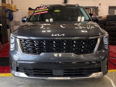 Certified 2024 Kia Sorento S image 1