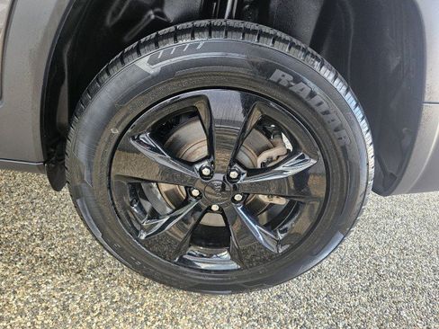 Used 2021 Jeep Cherokee Latitude Plus AWD/4WD image 33