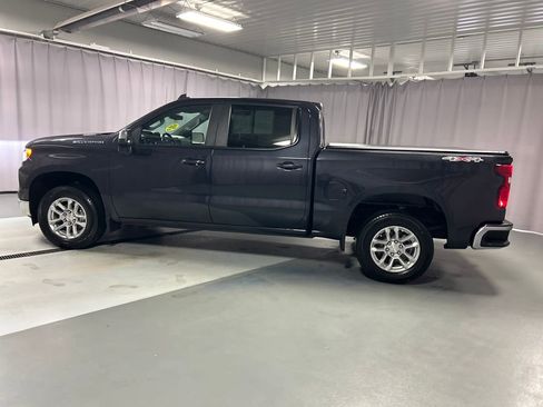 Used 2022 Chevrolet Silverado 1500 LT w/ Convenience Package II AWD/4WD image 4