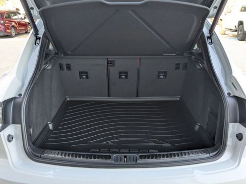 New 2026 Porsche Macan image 23