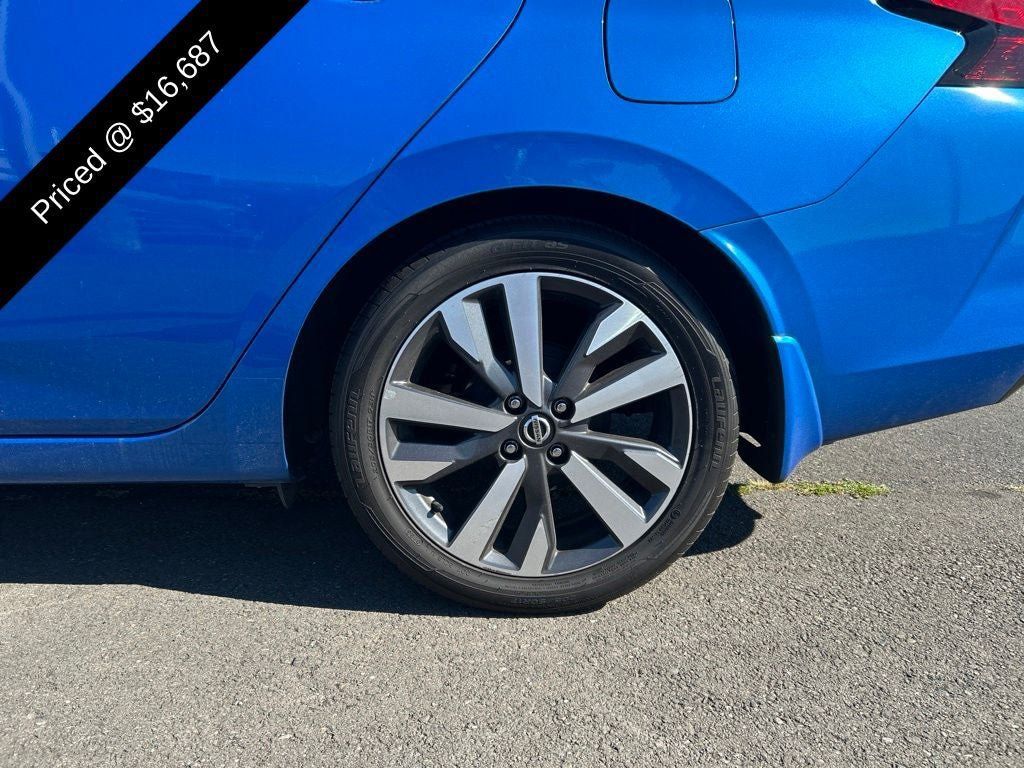 Used 2021 Nissan Versa SR FWD image 4