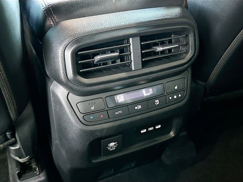 Used 2025 Honda Pilot Black Edition image 27