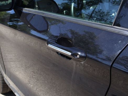 Used 2022 Ford Explorer Platinum w/ Equipment Group 601A AWD/4WD image 16