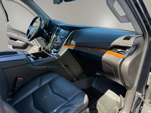 Used 2018 Cadillac Escalade Luxury AWD/4WD image 53