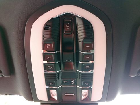 Used 2021 Porsche Macan image 29