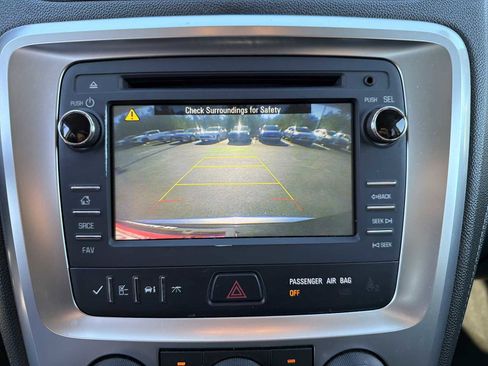 Used 2014 GMC Acadia SLE image 3