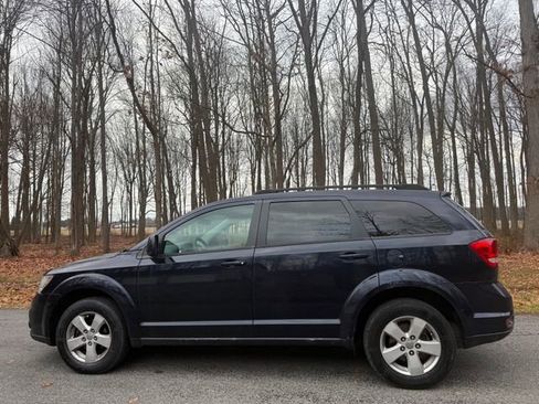 Used 2011 Dodge Journey Mainstreet image 2