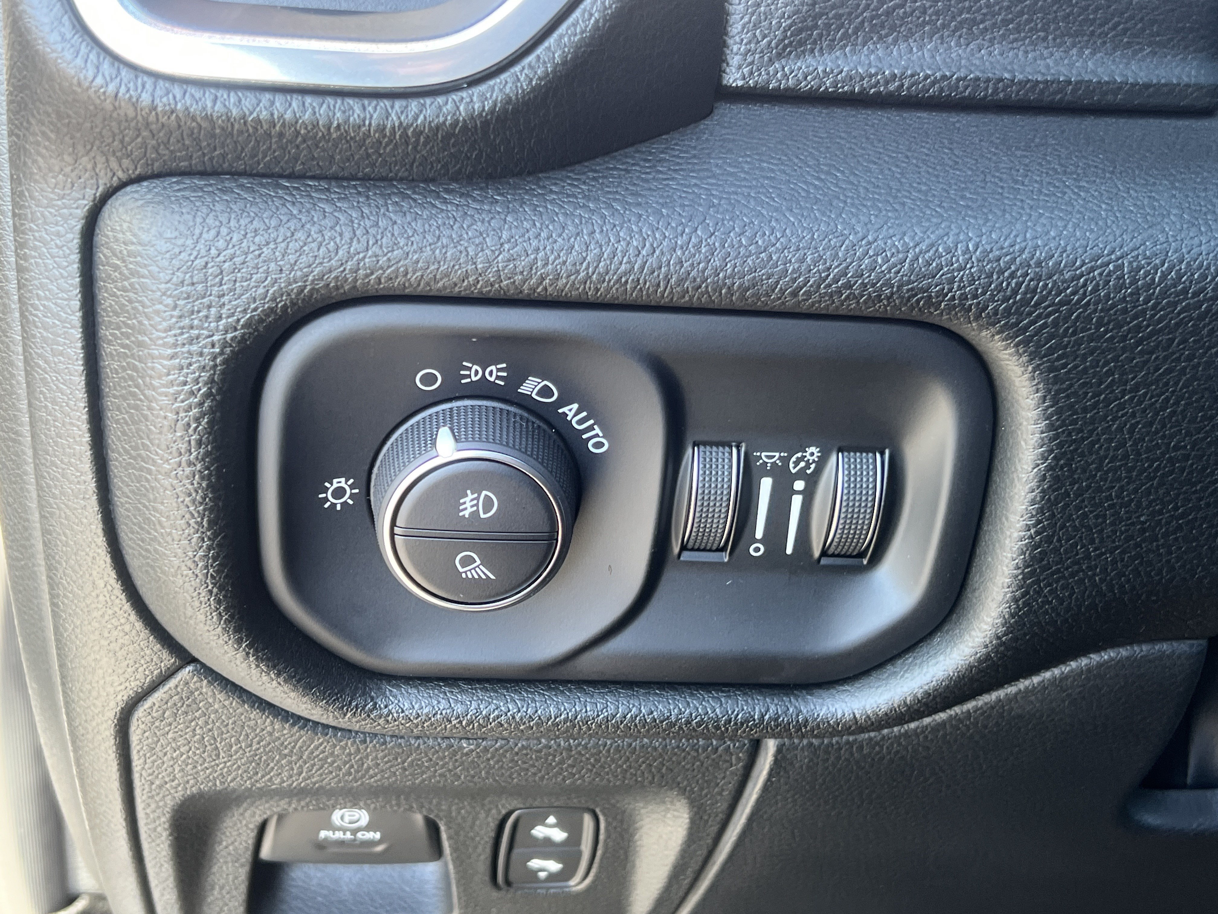 Used 2023 RAM 1500 Laramie AWD/4WD image 35
