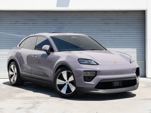 Certified 2024 Porsche Macan 4 Electric AWD/4WD image 10