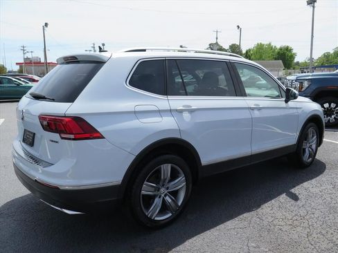 Used 2019 Volkswagen Tiguan SEL Premium image 3