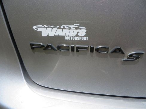 Used 2018 Chrysler Pacifica Touring Plus w/ S Appearance Package FWD image 9