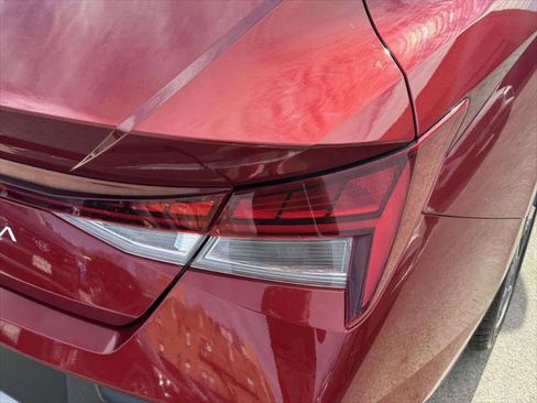 Certified 2025 Hyundai Elantra SEL image 9