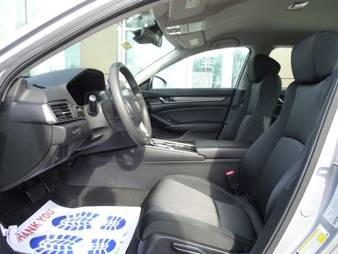 Used 2018 Honda Accord LX image 8