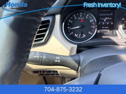 Used 2017 Nissan Rogue SL w/ SL Premium Package image 28