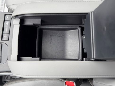 Used 2022 Toyota Highlander XLE image 27