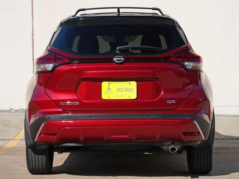 Used 2023 Nissan Kicks SR w/ SR Premium Package FWD image 10