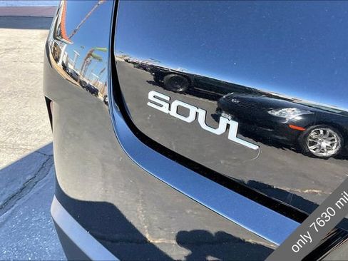 Used 2025 Kia Soul LX w/ LX Technology Package FWD image 7