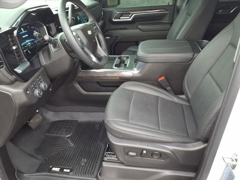 Used 2024 Chevrolet Silverado 2500 LTZ w/ LTZ Convenience Package image 11