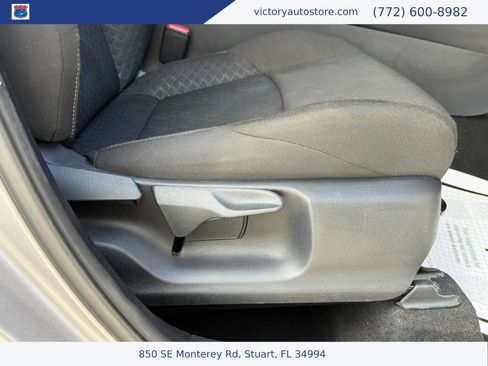 Used 2020 Toyota C-HR LE FWD image 28