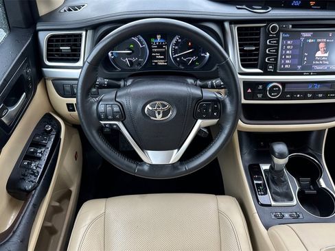 Used 2015 Toyota Highlander Limited Platinum image 12
